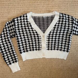 Women’s cropped sweater!